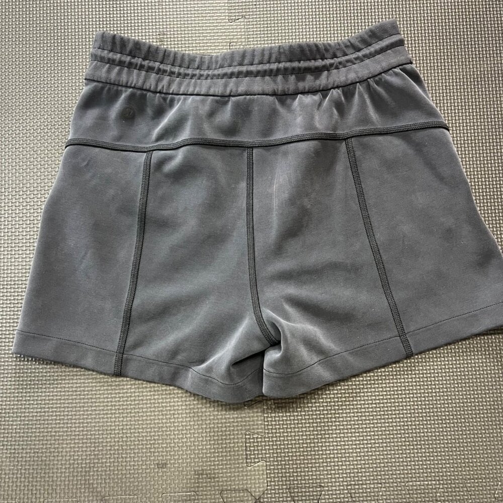 Lululemon Womens Black Recycled Polyester Blend Drawstring Waist Shorts Size 4 - Picture 2 of 5